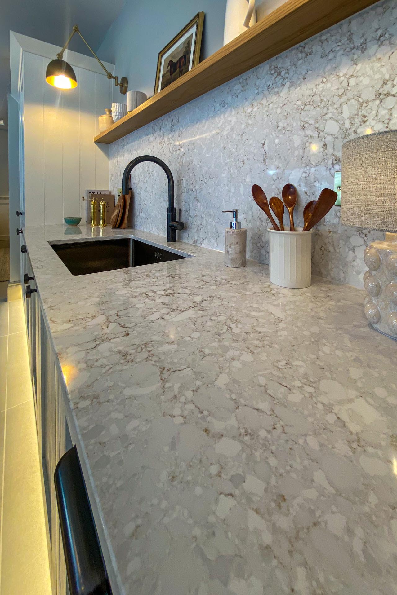 Amber Living Showroom Epsom Surrey Amber Group 110904 Amber Living Showroom Epsom Surrey Amber Group Radianz Alluring worktops
